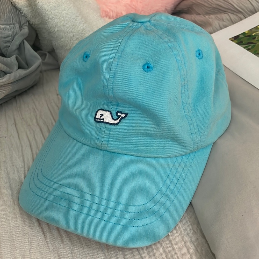 Vineyard vines hat!